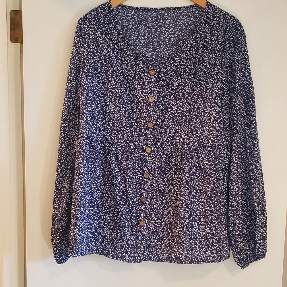 Navy Blouse - Picture 3 of 4